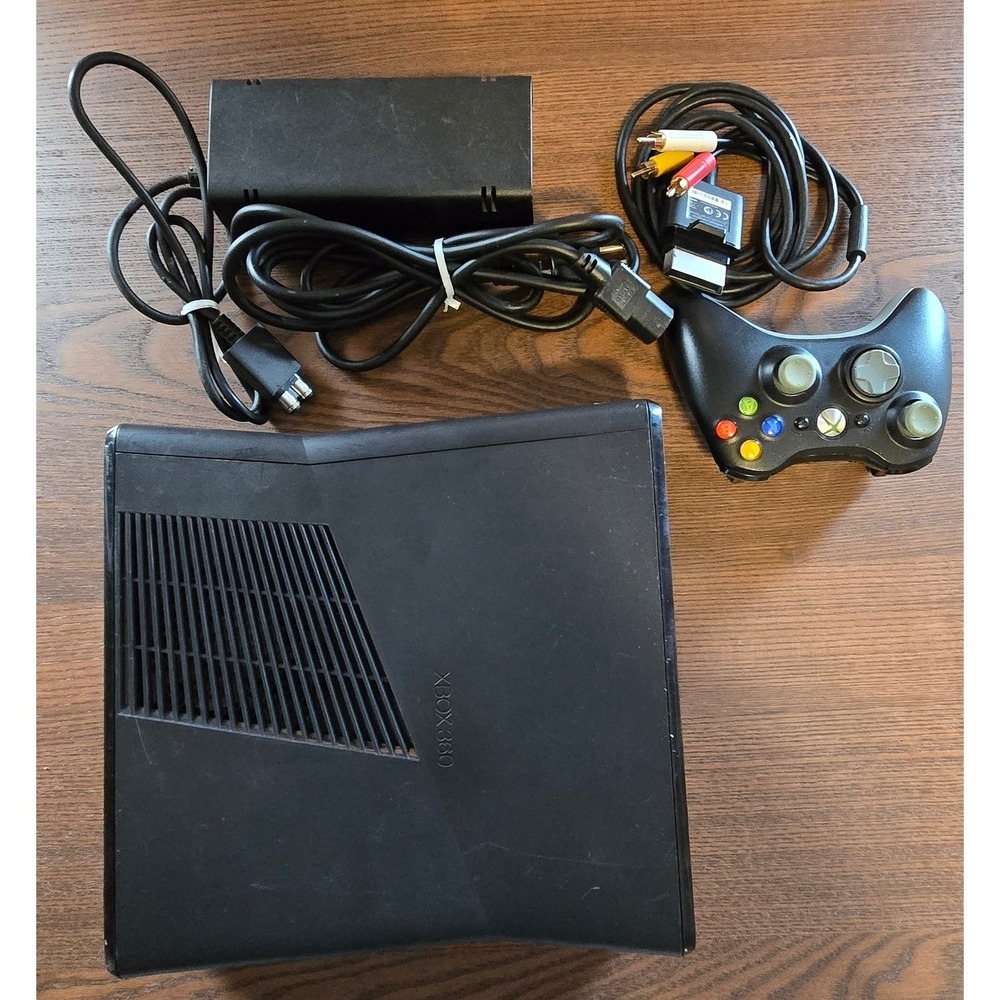 Microsoft Xbox 360 S Console Model 1439 Black Good Bundle with Controller Cords - Picture 5 of 10